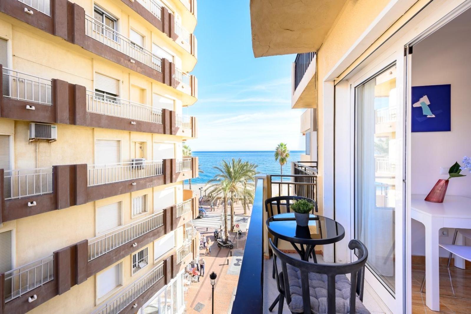 El Yate In Front Of The Sea By 10Tosea Apartment Fuengirola Bagian luar foto